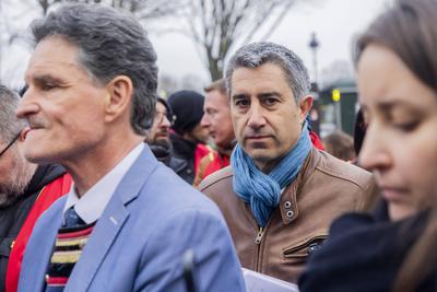 Renault Workers Hold Protest Against Lay-Offs-stock-foto