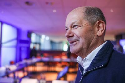 Bundeskanzler Olaf Scholz besucht die Veltins Arena-stock-photo