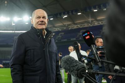 Bundeskanzler Olaf Scholz besucht die Veltins Arena-stock-photo