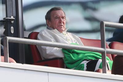 Hannover, EX Bundskanzler Gerhard Schroeder in der HDI Arena beim Spiel Hannover 96 gegen Darmstadt, *** Hanover, EX Fed-stock-foto