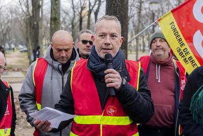Renault Workers Hold Protest Against Lay-Offs-stock-foto