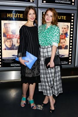 Paula Beer und Jella Haase - Premiere von 4 K?NIGE in der Kulturbrauerei in Berlin am 18.11.2015 Copyright: xJamesxColdr-stock-foto