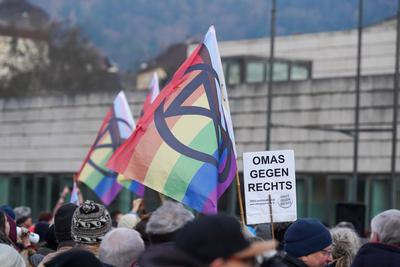 ?sterreich; Demonstration f?r Demokratie und Menschenrechte / Demonstration gegen Rechts / Demonstration gegen FP? Regie-stock-foto