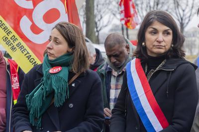 Renault Workers Hold Protest Against Lay-Offs-stock-foto