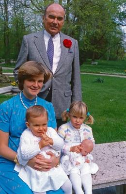 von Thurn und Taxis F?rst Johannes von Thurn und Taxis mit seiner Frau Gloria und den beiden T?chtern Maria Theresia un-stock-photo