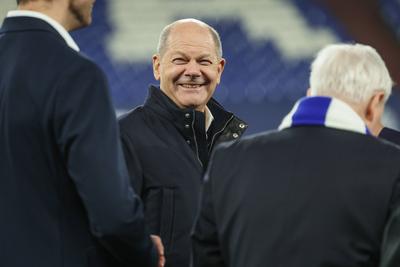 Bundeskanzler Olaf Scholz besucht die Veltins Arena-stock-photo