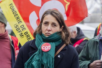 Renault Workers Hold Protest Against Lay-Offs-stock-foto