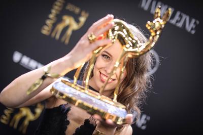 Preistr?gerin Paula Beer Verleihung des BAMBI 2018 im Theater am Potsdamer Platz in Berlin *** Award winner Paula Beer B-stock-foto
