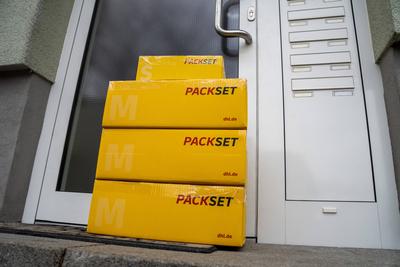 Bavaria, Germany - December 9, 2024: Yellow DHL parcels in front of a front door - a symbolic image for the storage of p-stock-foto