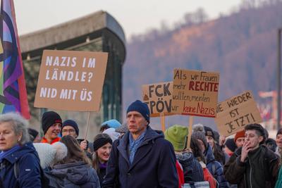 ?sterreich; Demonstration f?r Demokratie und Menschenrechte / Demonstration gegen Rechts / Demonstration gegen FP? Regie-stock-foto