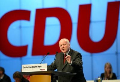 Prof. Dr. Georg Milbradt (GER/ CDU/ Ministerpr?sident Sachsen) spricht auf dem Parteitag in Leipzig-stock-photo