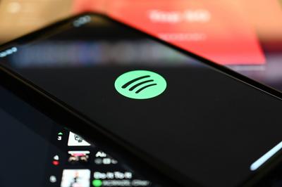 STOCK HEUTE Thema Apps und ?hnliches: Spotify, Streaming, Musikdienst, Podcast, Musik, Musik online h?ren. Hamburg Hambu-stock-photo