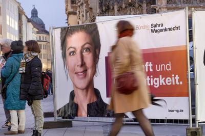 Wahlplakat Sahra Wagenknecht, Vorsitzende BSW, auf dem Marienplatz, M?nchen, 3. Februar 2025-stock-foto