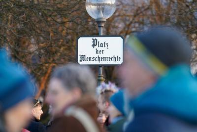 ?sterreich; Demonstration f?r Demokratie und Menschenrechte / Demonstration gegen Rechts / Demonstration gegen FP? Regie-stock-foto