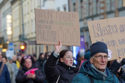 ?sterreich; Demonstration f?r Demokratie und Menschenrechte / Demonstration gegen Rechts / Demonstration gegen FP? Regie-stock-foto