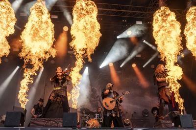 Feuerschwanz live auf dem M era Luna Festival 2022 auf dem Flugplatzgel?nde Drispenstedt. Hildesheim, 07.08.2022 *** Feu-stock-foto