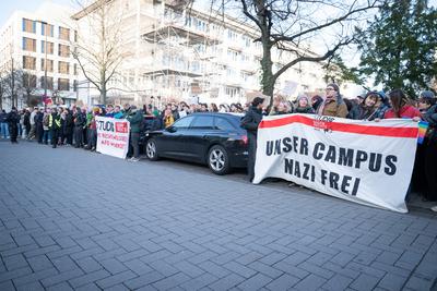 CDU Kanzlerkandidat Freidrich Merz besucht der Uniklinik Koeln-stock-foto