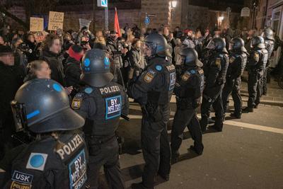 03.02.2025, Demonstrationen, N?rnberg: Am Abend demonstrierten erneut ca. 700-800 Personen aus dem linken Spektrum gegen-stock-photo