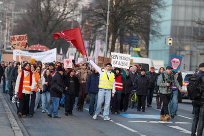 ?sterreich; Demonstration f?r Demokratie und Menschenrechte / Demonstration gegen Rechts / Demonstration gegen FP? Regie-stock-foto