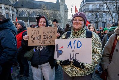 Demonstration gegen die CDU Wahlkampf Tour mit Friedrich Merz in Bonn - 04.02.2025-stock-photo