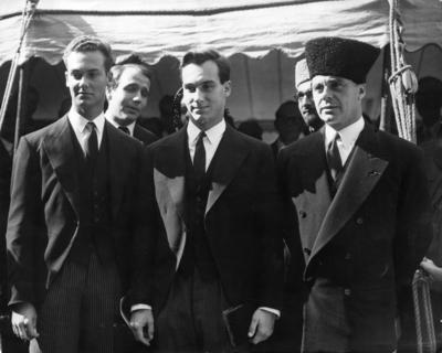 Ismaili Muslim service paying tribute to the late Aga Khan The late Aga Khan s sons Prince Aly Kha-stock-foto