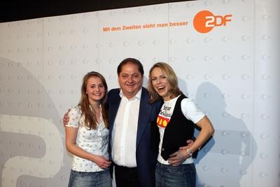 Bildnummer: 52803837  Datum: 07.12.2008  Copyright: imago/suedraumfotoSchauspieler J?rgen Tarrach neben den Schauspielerinnen Olga von Luckwald (li.) und Anneke Kim Sarnau (re.) anl?sslich eines Pressetermins zum ZDF-Film - Ein Mann, ein Fjord - in Berlin, Personen , optimistisch; 2008, Berlin, Film, TV, Pressetermin, Schauspielerin; , quer, Kbdig, Gruppenbild, close, Randbild, PeopleBildnummer 52803837 Date 07 12 2008 Copyright Imago suedraumfoto Actor J?rgen Tarrach next to the Actresses Olga from Luck forest left and Anneke Kim Sarnau right during a Press call to ZDF Film a Man a Fjord in Berlin People optimistic 2008 Berlin Film TV Press call Actress horizontal Kbdig Group photo Close Edge image Celebrities-stock-foto