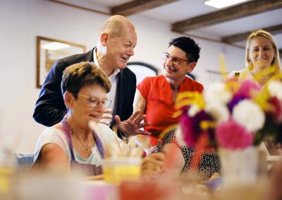 Bundeskanzler Olaf Scholz, (SPD), aufgenommen im Rahmen eines Besuchs der Alte Dampfbaeckerei in Seelow, anlaesslich sei-stock-photo