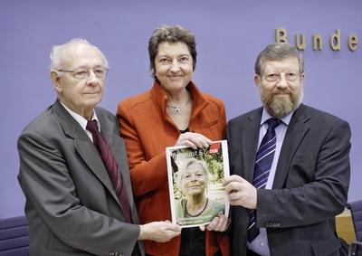 vrnl Gunnar WINKLER Praesident des Volkssolidaritaet Bundesverbandes Annelie BUNTENBACH Bund-stock-photo