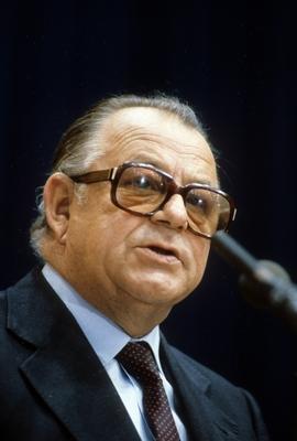 Bildnummer: 56238293  Datum: 10.06.1980  Copyright: imago/Heiko FeddersenHans J?rgen Wischnewski (Deutschland/SPD) auf dem Au?erordentlichen SPD-Parteitag in Essen People Politik M02 xsk ok 1980 hoch Portr?t 56238293 Date 10 06 1980 Copyright Imago Heiko Feddersen Hans J?rgen Wischnewski Germany SPD on the extraordinary SPD Party in Eat Celebrities politics  xSK Ok 1980 vertical Portrait-stock-foto