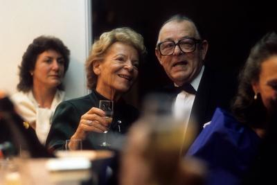 Bildnummer: 54289318  Datum: 16.11.1984  Copyright: imago/Dieter BauerHans-J?rgen Wischnewski (BRD/SPD) mit Ehefrau Gika w?hrend des Bundespresseballs in Bonn, Personen; 1984, Bonn, BR Deutschland, Politik, Bundespresseball, Frau, Familie; , quer, Kbdia, Gruppenbild, close, Randbild, PeopleBildnummer 54289318 Date 16 11 1984 Copyright Imago Dieter Bauer Hans J?rgen Wischnewski GERMANY SPD with Wife Gika during the Federal Press Balls in Bonn People 1984 Bonn BR Germany politics Federal Press ball Woman Family horizontal Kbdia Group photo Close Edge image Celebrities-stock-foto
