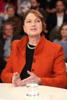 Annelie Buntenbach Vorstandsmitglied des Deutschen Gewerkschaftsbundes DGB in der ZDF Talkshow may-stock-foto