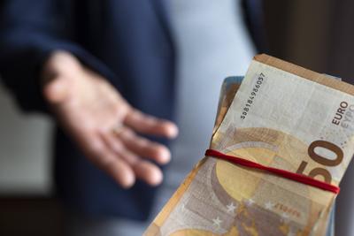 Thema: Geld und Korruption Bonn Deutschland *** Topic Money and Corruption Bonn Germany Copyright: xUtexGrabowsky/photot-stock-foto