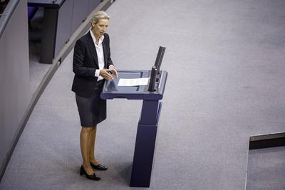 40. Sitzung des Deutschen Bundestages Deutschland, Berlin den 01.06.2022: Alice Weidel (AfD) auf dem Rednerpult im Plena-stock-foto