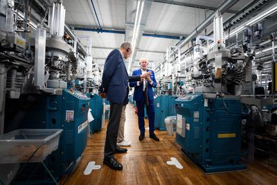 News Bilder des Tages CDU/CSU-Bundestagsfraktion zu Besuch bei dem Unternehmen Falke Hersteller von Strumpfhosen und Soc-stock-foto