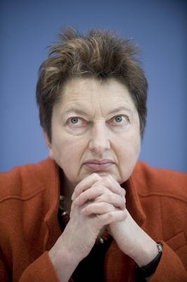 Bildnummer: 58881721  Datum: 14.02.2012  Copyright: imago/IPONAnnelie Buntenbach, DGB DEU, Deutschland, Germany, Berlin, 14.02.2012 Annelie Buntenbach, Vorstandsmitglied des Deutschen Gewerkschaftsbundes, DGB. Bundespressekonferenz zum Thema Vorstellung des Buendnisses Gute Pflege. Deutsche Politik, Politiker, Gewerkschaft, 2012, HF Hochformat, Portrait Portraet. Annelie Buntenbach, DGB. Press conference, German, Germany, Politics, Politician, Portrait kbdig 2012 hoch Persoenlichkeit Deutsche Politik Bundespolitik Politiker German Germany Politics Politician  58881721 Date 14 02 2012 Copyright Imago  Annelie Buntenbach DGB DEU Germany Germany Berlin 14 02 2012 Annelie Buntenbach Member of the Board the German Trade Union Confederation DGB Federal press conference to Theme presentation the  Good Care German politics Politicians Trade union 2012 HF Portrait Portrait Portrait Annelie Buntenbach DGB Press Conference German Germany POLITICS politician Portrait Kbdig 2012 vertical Personality German politics Federal politics Politicians German Germany POLITICS politician-stock-photo