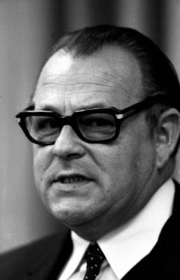 Bildnummer: 50930647  Datum: 20.11.1970  Copyright: imago/Sven SimonHans-J?rgen Wischnewski (GER/SPD-Bundesgesch?ftsf?hrer), Personen; 1970, sw, Bonn, Politiker, Parteien; , hoch, Kbneg, Portr?t, Bundespolitik, Politik, Deutschland, Randbild, People; Aufnahmedatum gesch?tzt-stock-foto