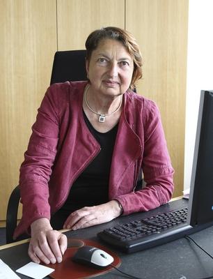 Annelie Buntenbach, Mitglied des DGB-Bundesvorstands, am 22.05.2015 in ihrem Buero in Berlin. Von der insgesamt guten E-stock-foto
