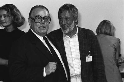 Bildnummer: 56698359  Datum: 01.08.1988  Copyright: imago/teutopressHans-J?rgen Wischnewski (li.) und Dietmar Sch?nherr auf dem SPD-Parteitag in M?nster 08/88 h?r Politik Partei SPD Parteitag Tagung Sitzung Treffen Konferenz Forum Symposium stehend Saal Halle halb quer Gespr?ch People x0x xkg 1988 quer  56698359 Date 01 08 1988 Copyright Imago teutopress Hans J?rgen Wischnewski left and Dietmar Sch?nherr on the SPD Party in Muenster 08 88 hearing politics Party SPD Party Meeting Meeting Meeting Conference Forum Symposium standing Room Hall half horizontal Conversation Celebrities x0x xkg 1988 horizontal-stock-photo