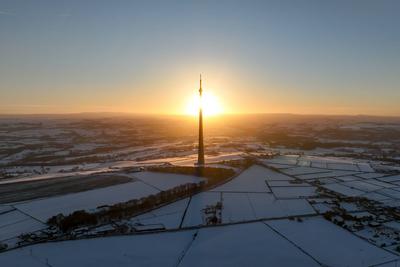 Sunset at Emley Moor transmitting tower-stock-foto