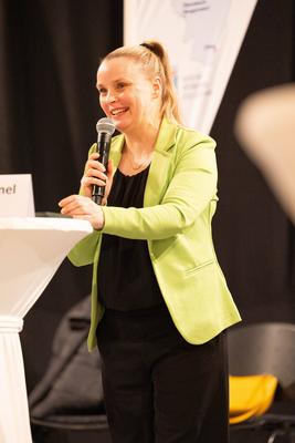 Monique H?nel, B?ndnis90/Gr?ne beim Wahlforum zur Bundestagswahl im Kulturzentrum Johanneskirche. L?bau, 05.02.2025 Sach-stock-foto