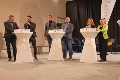 Wahlforum zur Bundestagswahl im Kulturzentrum Johanneskirche. L?bau, 05.02.2025 Sachsen Germany *** Election forum for t-stock-foto