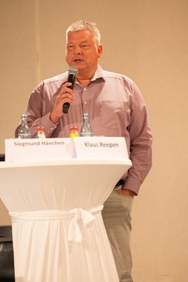 Klaus Reepen, B?ndnis Deutschland, Wahlkreis 60 beim Wahlforum zur Bundestagswahl im Kulturzentrum Johanneskirche. L?bau-stock-foto