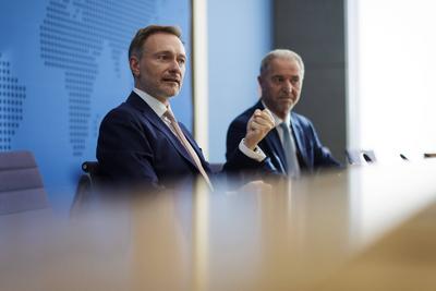 News Bilder des Tages Christian Lindner (FDP), Bundesminister der Finanzen, und Georgios Pappas, Vorsitzender des VAP, a-stock-foto