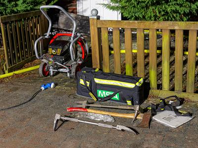 Zwei Tote bei Brand in Reihenhaus Zwei Personen kamen heute in den fr?hen Morgenstunden durch einen Brand im Haflinger W-stock-foto