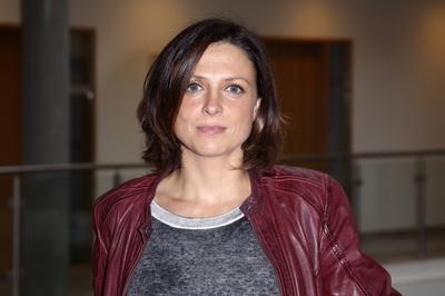 Julia Brendler beim Fototermin am Set des ZDF Krimis Nord Nord Mord Sievers und die Frau im Zug im-stock-photo