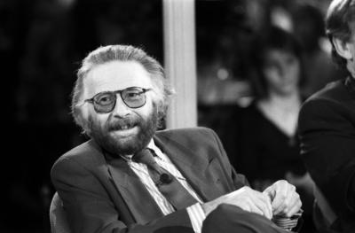 Bildnummer: 56753376  Datum: 01.04.1991  Copyright: imago/teutopressFritz J. Raddatz (Schriftsteller) 04/91 dar Fritz Joachim Raddatz im April 1991 in der NDR-Talkshow Talk Show TV Fernsehen Deutschland deutsch Deutscher Mann Schriftsteller Literatur author writer german quer halb Portrait sitzend neutral l?chelnd sprechend sw People x0x xsk 1991 quer  56753376 Date 01 04 1991 Copyright Imago teutopress Fritz J Raddatz Writer 04 91 dar Fritz Joachim Raddatz in April 1991 in the NDR Talk show Talk Show TV Television Germany German German Man Writer Literature author Writer German horizontal half Portrait seated neutral smiling Spoken black and white Celebrities x0x xSK 1991 horizontal-stock-foto