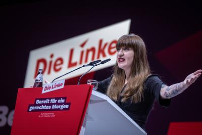 Hallescher Parteitag 2024 Die Linke Heidi Reichinnek w?hrend ihrer Rede;Hallescher Parteitag 2024 Die Linke , Halle an d-stock-foto