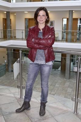 Julia Brendler beim Fototermin am Set des ZDF Krimis Nord Nord Mord Sievers und die Frau im Zug im-stock-photo