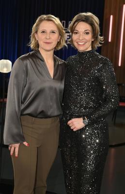 Moderatorin Anna Planken und Susan Link-stock-photo