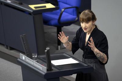 Heidi Reichinnek - Bundestag Zustrombegrenzungsgesetz-stock-foto